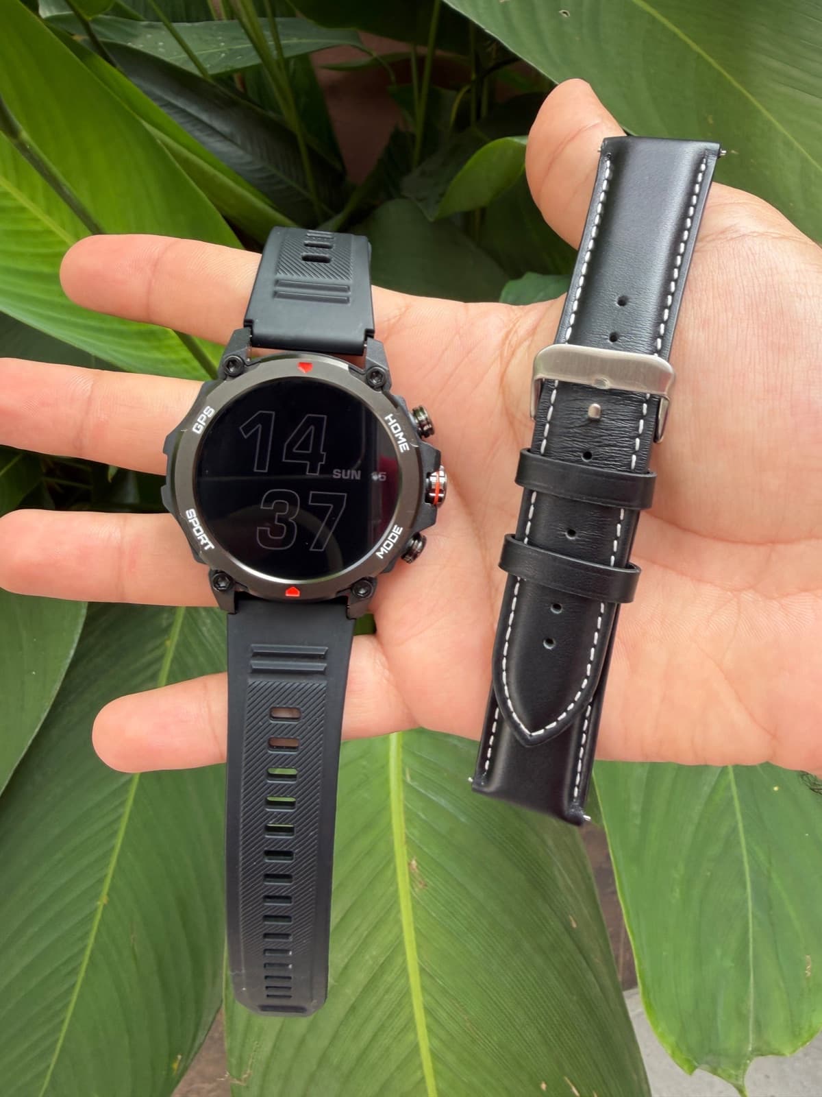 FIT EXPLORER en la mano de Andro, foto real